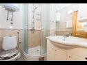 Apartmani Mare - near city center A1 (4+2), A2 (2) Trogir - Rivijera Trogir   - Apartman - A1 (4+2): kupaonica s toaletom