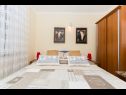 Apartmani Mare - near city center A1 (4+2), A2 (2) Trogir - Rivijera Trogir   - Apartman - A1 (4+2): spavaća soba