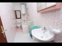 Apartmani Mare - comfortable apartment : A1(5), A2(5) Trogir - Rivijera Trogir   - Apartman - A2(5): kupaonica s toaletom