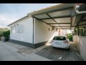 Apartmani Florio - garden & free parking: A1(5) Trogir - Rivijera Trogir   - parkiralište