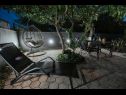 Apartmani Florio - garden & free parking: A1(5) Trogir - Rivijera Trogir   - vrtna terasa