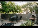 Apartmani Florio - garden & free parking: A1(5) Trogir - Rivijera Trogir   - komin