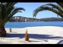 Apartmani Florio - garden & free parking: A1(5) Trogir - Rivijera Trogir   - plaža