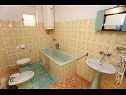 Apartmani Mar - 10m from the sea: A1(5+1), A2(6) Vinišće - Rivijera Trogir   - Apartman - A1(5+1): kupaonica s toaletom