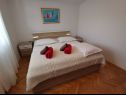 Apartmani Srđan - 10 m from the beach : A1(4), A2(2+1), A3(4+1) Vinišće - Rivijera Trogir   - Apartman - A2(2+1): spavaća soba