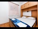 Apartmani Jere - 30 m from beach: A1(4+1), A2(2+1) Vinišće - Rivijera Trogir   - Apartman - A2(2+1): spavaća soba