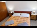 Apartmani Ivan  - 15 m from beach: A1(7), SA2(2), A3(2+1) Vinišće - Rivijera Trogir   - Apartman - A1(7): spavaća soba