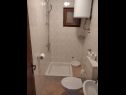 Apartmani Ivan  - 15 m from beach: A1(7), SA2(2), A3(2+1) Vinišće - Rivijera Trogir   - Studio apartman - SA2(2): kupaonica s toaletom