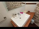 Apartmani Ivan - great location: A1(2+1), A2(2+2) Poljana - Otok Ugljan   - Apartman - A1(2+1): kupaonica s toaletom