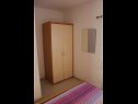 Apartmani Davor - 20m from sea : A1(2+2), A2(2+2), A3(6) Mali Iž (Otok Iž) - Rivijera Zadar   - Apartman - A1(2+2): spavaća soba