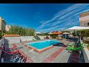 Apartmani Mlađo - swimming pool: A1(4+2), A2(4+2), A3(2+2), A4(2+2) Privlaka - Rivijera Zadar   - bazen (kuća i okolica)