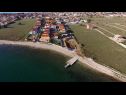 Apartmani Tihana - 200 m from sea: A1(4+1) Vir - Rivijera Zadar   - plaža
