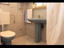 Apartmani i sobe Jagoda - comfy and cozy : A1 Lijevi (3+2), A2 Desni (3+2), R1(4) Zadar - Rivijera Zadar   - Apartman - A2 Desni (3+2): kupaonica s toaletom