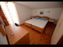 Apartmani Ankica - 150 m from beach: A1(2+2), A2(5), A3(4+1), A4(2+2) Zadar - Rivijera Zadar   - Apartman - A2(5): spavaća soba