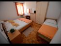Apartmani Ankica - 150 m from beach: A1(2+2), A2(5), A3(4+1), A4(2+2) Zadar - Rivijera Zadar   - Apartman - A3(4+1): spavaća soba
