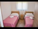 Apartmani FRANE - family apartment A1 prizemlje(4+1), A2 kat(4+1) Zaton (Zadar) - Rivijera Zadar   - Apartman - A2 kat(4+1): spavaća soba