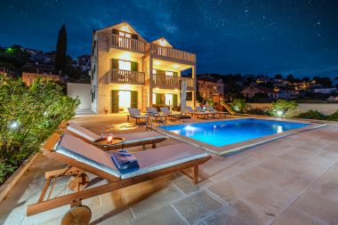 Kuća za odmor Villa Gold - private pool & grill: H(12+4) Splitska - Otok Brač  - Hrvatska