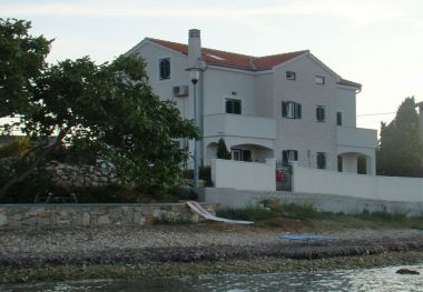 Apartmani Azur - 10 m from sea: A1(4), SA2(2+1) Ilovik (Otok Ilovik) - Otok Lošinj  