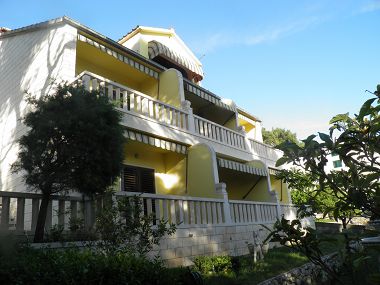 Apartmani Angela -  with beautiful courtyard: A1(2), SA1(2), SA2(2), SA3(2+1) Brela - Rivijera Makarska  