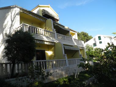 Apartmani Vese - 200 m from beach: SA1(2+1), SA2(2+1), SA3(2+1), A4(4) Brela - Rivijera Makarska  