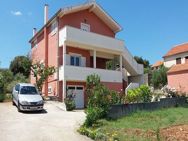 Apartmani Mare - with large terrace : A1(5+2) Dobropoljana - Otok Pašman  