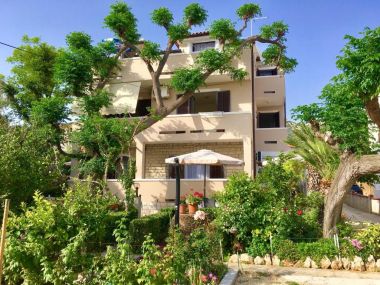 Apartmani Zdenka - garden terrace: A1(5), A2(4), A3(2+2) Barbat - Otok Rab  