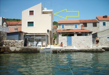Apartmani Mirni - 5 m from sea: A1(2+1) Luka (Otok Prvić) - Rivijera Šibenik  