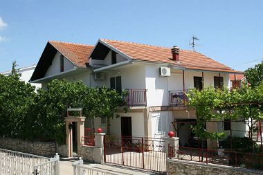 Apartmani Marko - family apartments A1(4+1), A2(3+2) Vodice - Rivijera Šibenik  