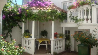 Apartmani Ksenija - with garden & BBQ: SA1(2+1), SA2(2+1), SA3(2+1), A4(2+2), A5(2+2) Vodice - Rivijera Šibenik  