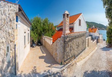 Kuća za odmor Cosy Home - 50 m from beach: H(4+1) Sevid - Rivijera Trogir  - Hrvatska
