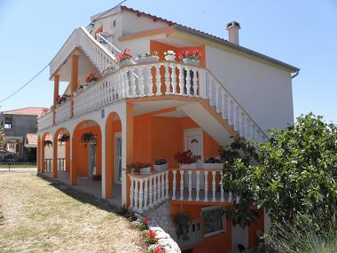 Apartmani Zvone - 100 m from sea: A1(4+1), A2(4+1) Bibinje - Rivijera Zadar  