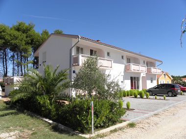 Apartmani VINK - 80 m from beach A2(4), A3(4), A4(4) Vir - Rivijera Zadar  