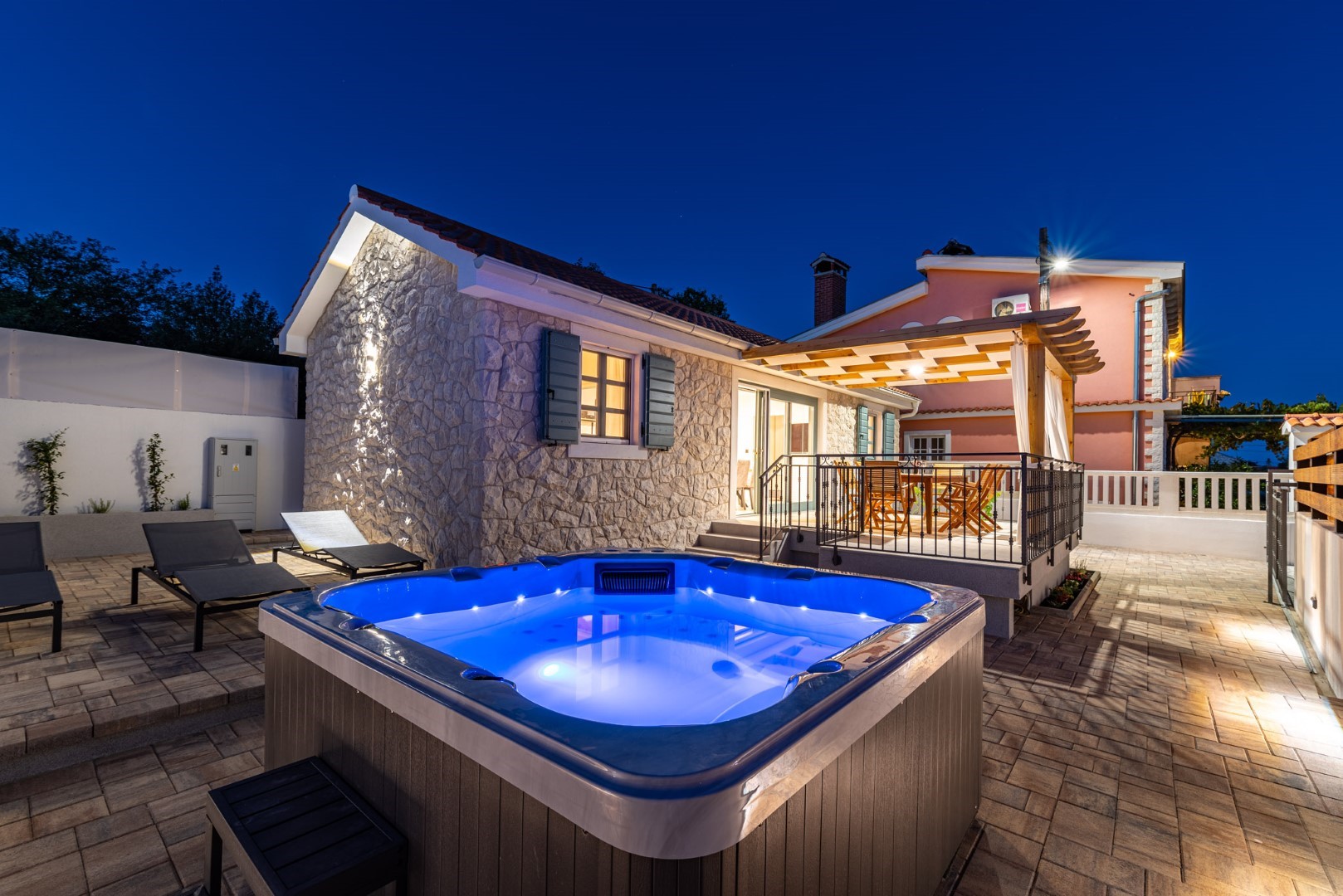 Kuća za odmor Sanya - stone house with outdoor hot tub: H(4) Sukošan - Rivijera Zadar  - Hrvatska